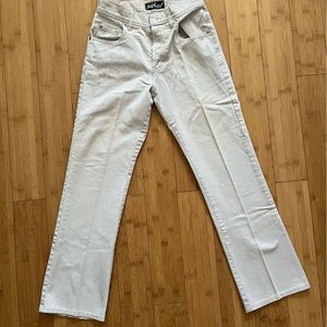 3/$25 Off-white girlfriend button up jeans